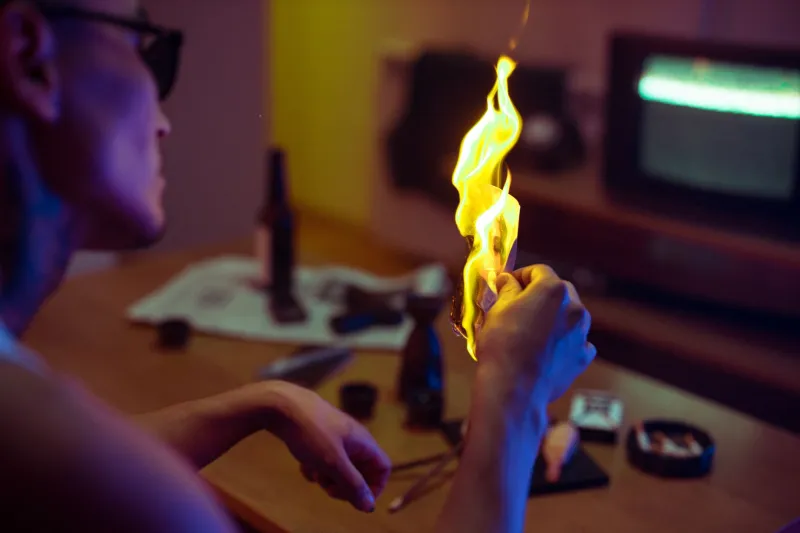 Burn After Reading: The Communities That Delete Themselves on Purpose